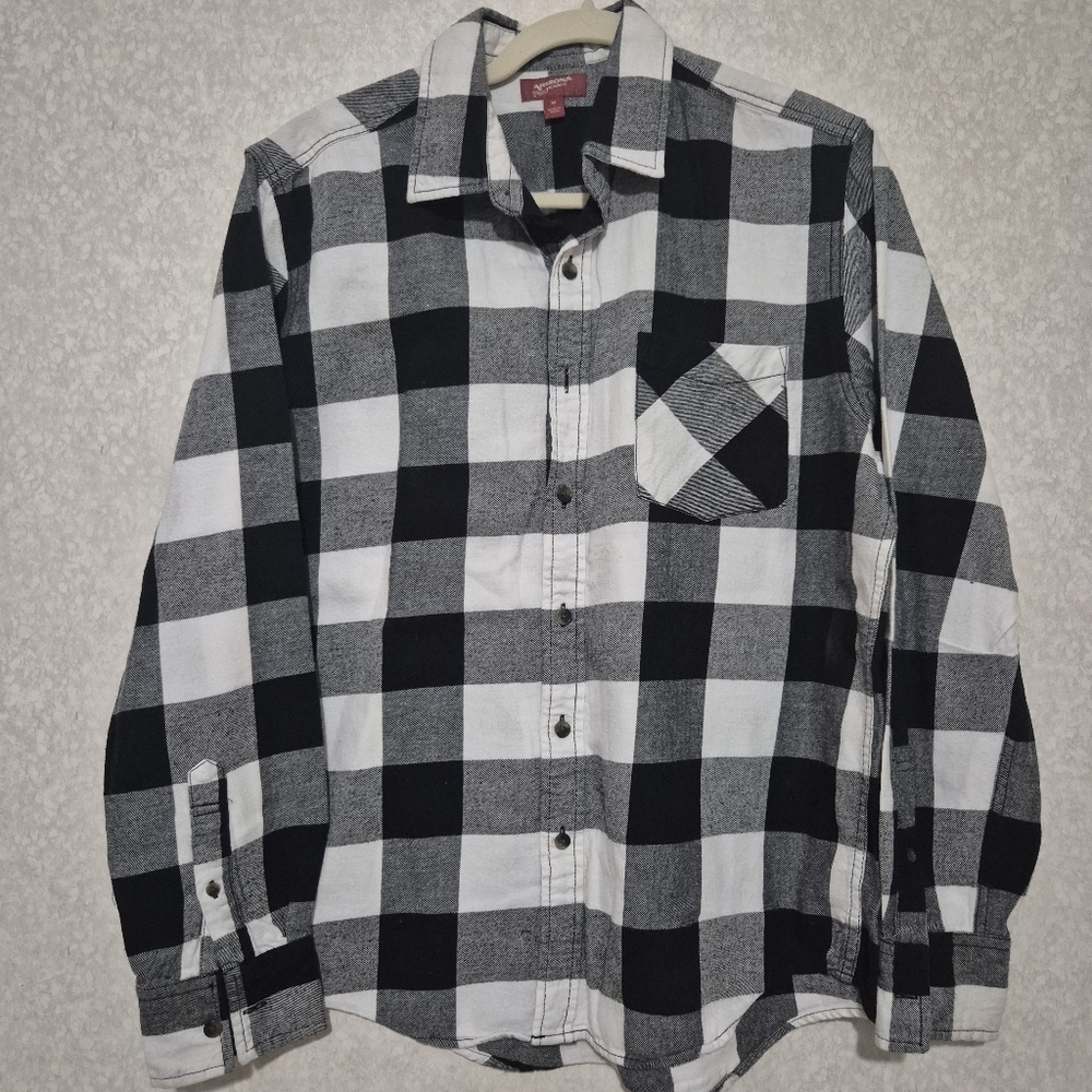 Arizona Jean Company Black and White Checkered Shirt...size:M